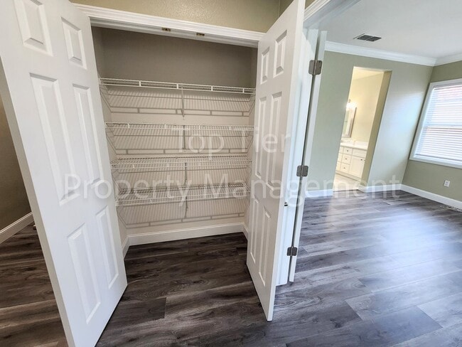 Building Photo - Stunning Newly Remodeled 4 bed / 2.5 bath ...