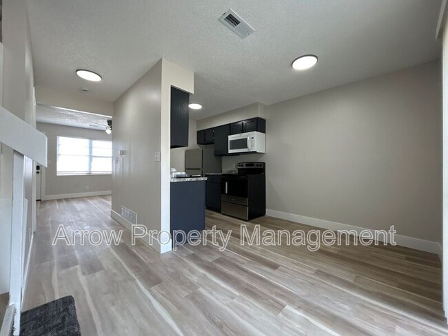 Building Photo - 1324 S Jackson St