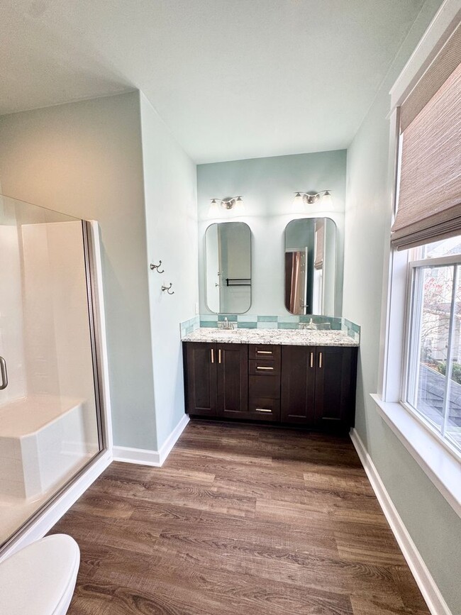 Building Photo - Upscale Townhome in Market Common! MOVE-IN READY!