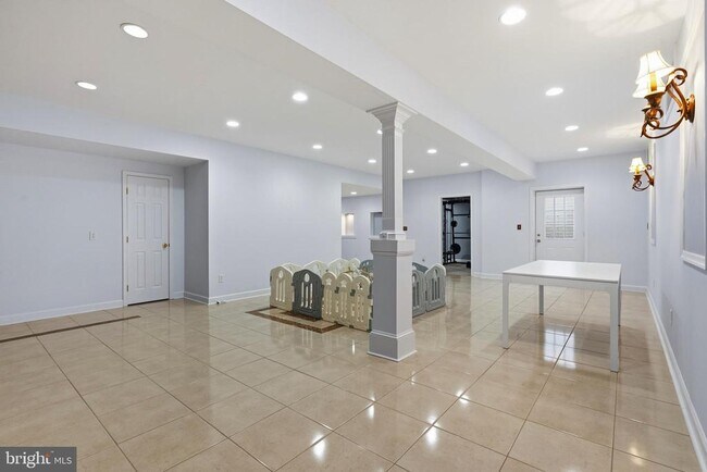 Building Photo - 4924 Berkshire Woods Dr