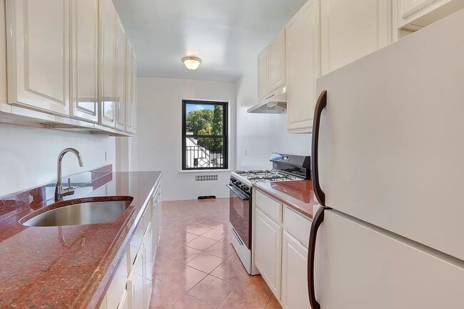 Building Photo - 76-66 Austin St