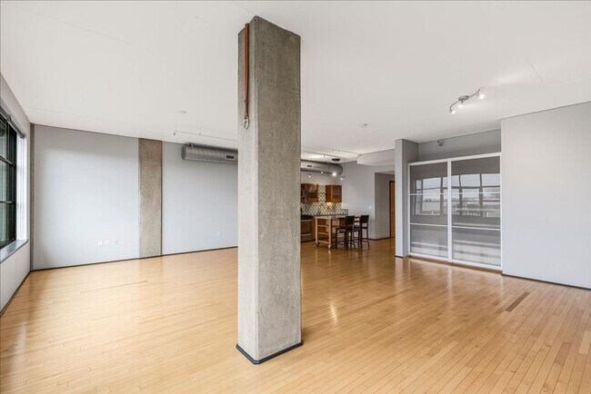 Building Photo - Modern Pearl District Condo – 1 Bedroom + ...
