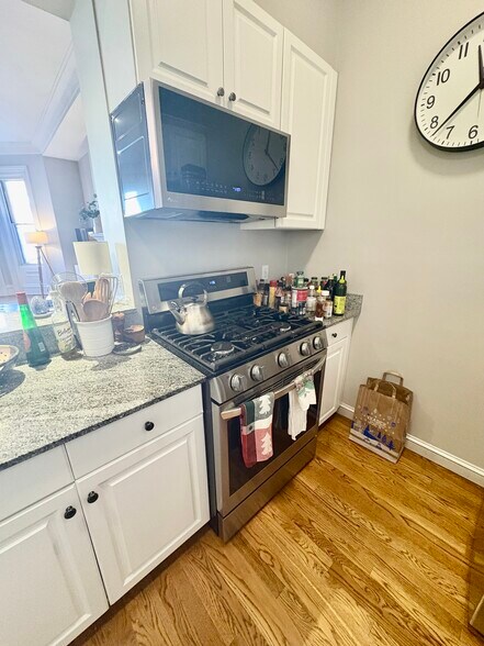 Building Photo - 331 Beacon St