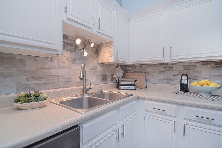Building Photo - 16611 Glenfurness Dr