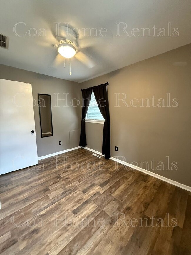 Building Photo - 535 S Derby Ave