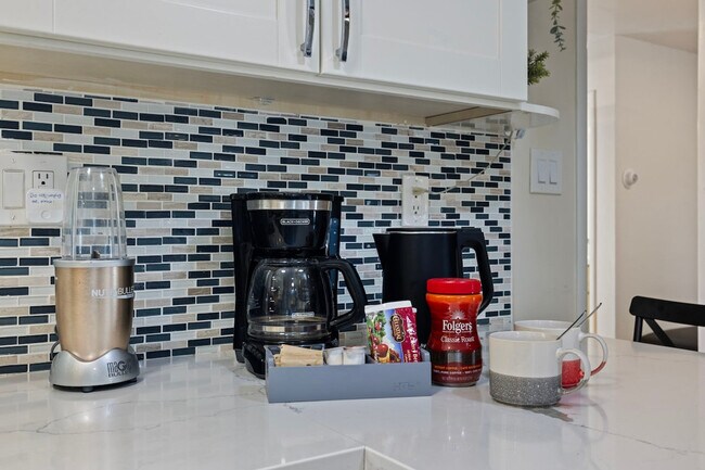 Building Photo - 919 Redbird Dr