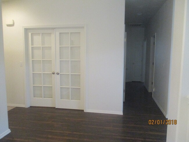 Building Photo - Green area 3 Bedroom 2 Bath home with Garage