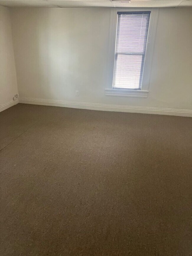 Primary Photo - 803 E Washington St