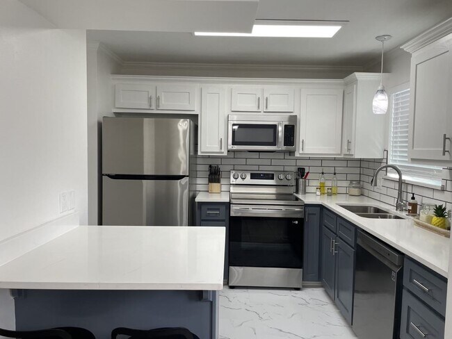 Building Photo - 978 Ridgepoint Ct