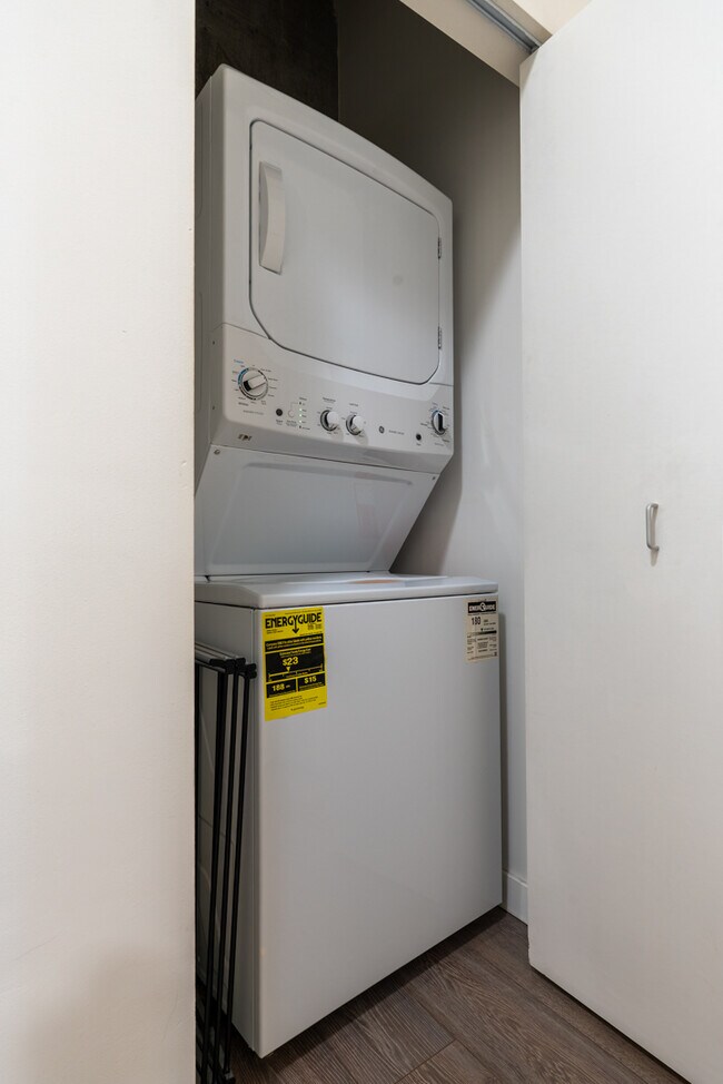 Building Photo - 235 W Van Buren St