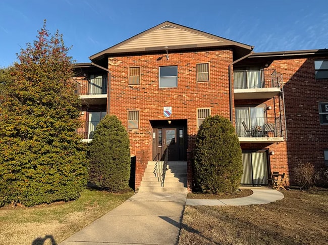 Building Photo - 3 Atram hall