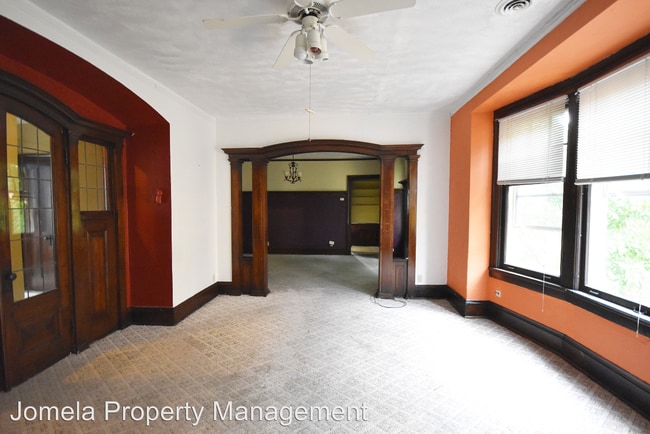 Building Photo - 3116 N Downer Ave