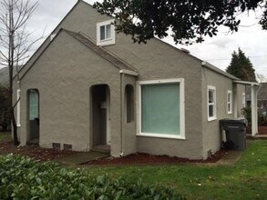 Building Photo - 203-207 NW 21st St.