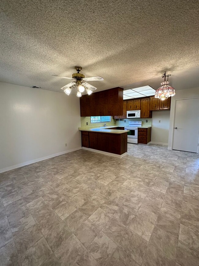 Building Photo - Reduced!!!