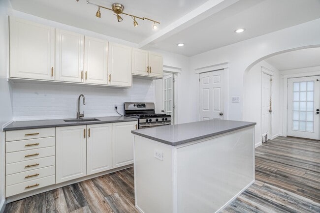 Building Photo - 47 Hartford St