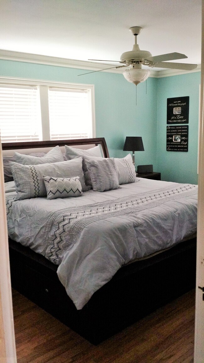 Building Photo - 840 S Knoxville Ave