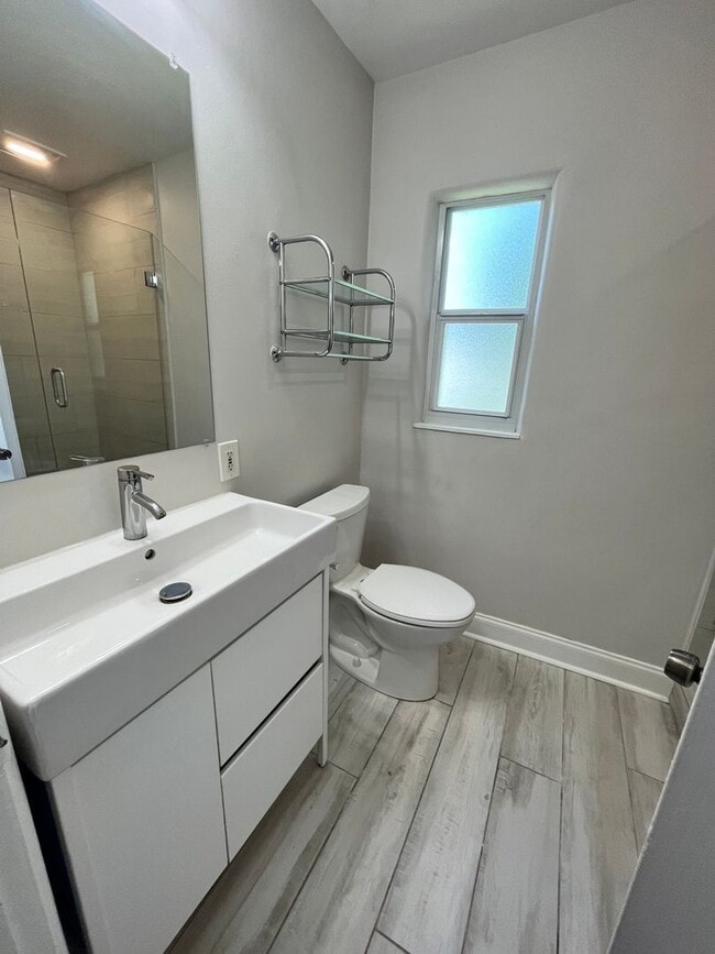 Building Photo - Above Detached Garage 1/1 in Colonialtown North