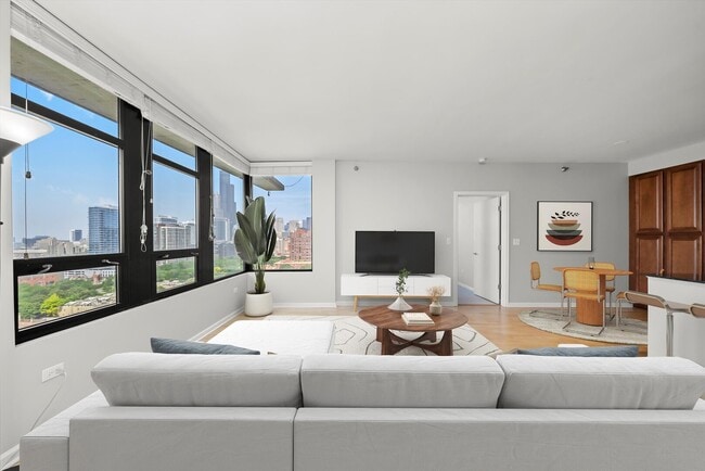 Building Photo - 1255 S State St