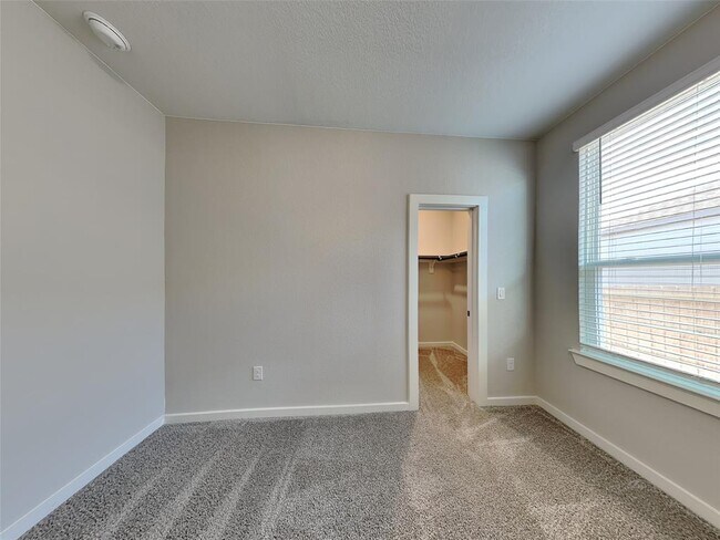 Building Photo - 441 Raglands Rd