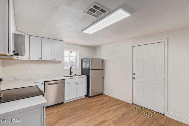 Building Photo - 1429 S 10th Ave