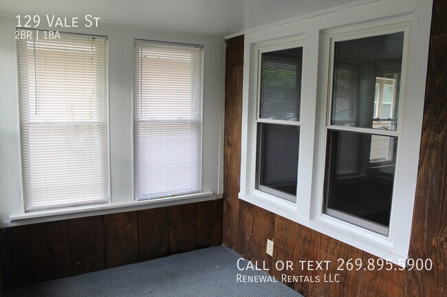 Building Photo - 129 Vale St