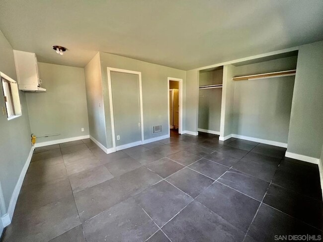 Building Photo - 554 Glover Ave