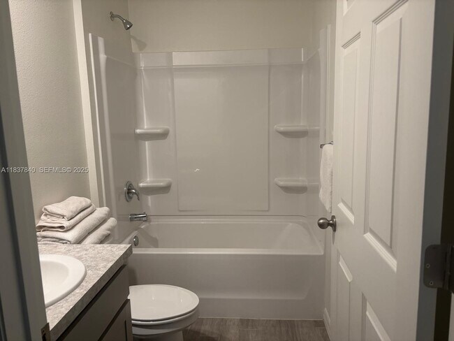 Building Photo - 1073 SW Eureka Ave