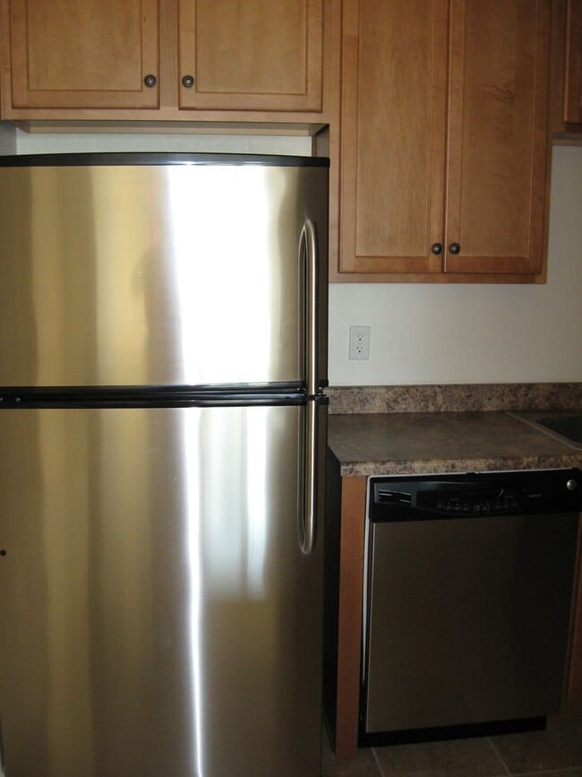 Building Photo - Beautiful 2-bed 2-bath condo!