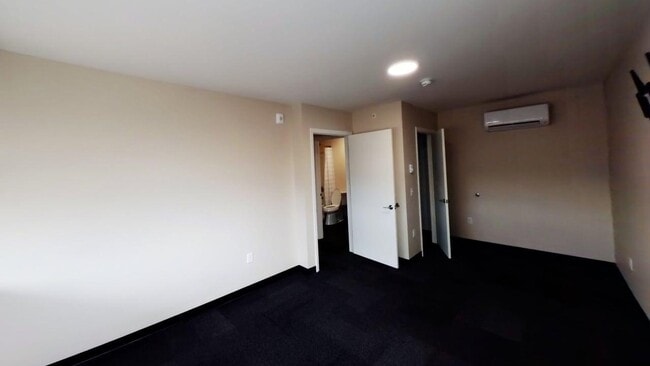 Building Photo - 3554 E Washington Ave