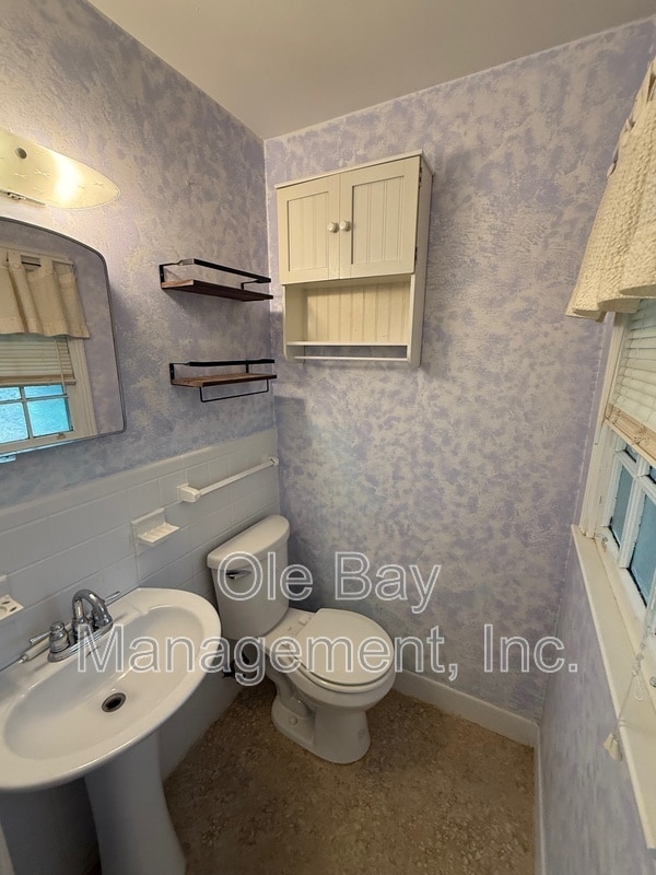 Building Photo - 702 Ynestra Dr