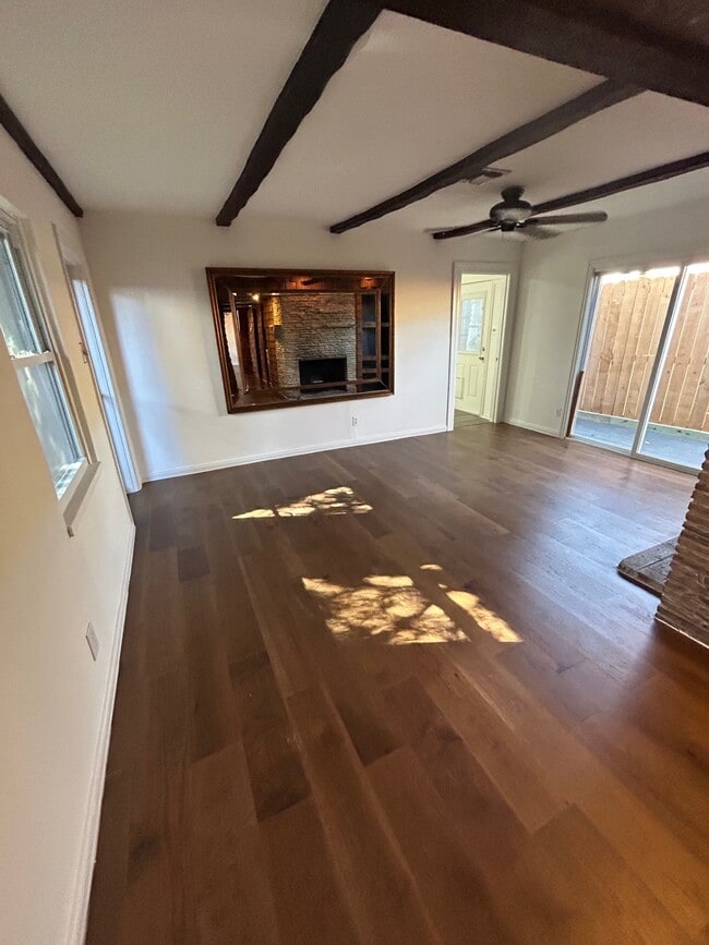 Building Photo - 1922 Vassar St