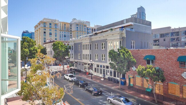 Building Photo - Perfectly located 1 bed/1 bath unit in Dow...