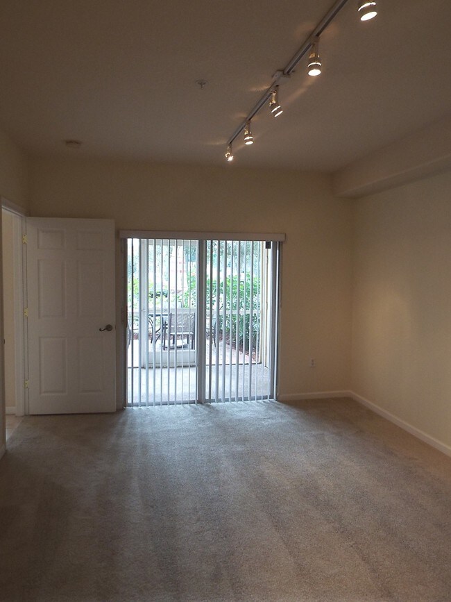 Building Photo - 13100 Bella Casa Cir