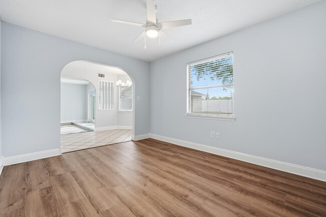 Building Photo - 120 Dyer St