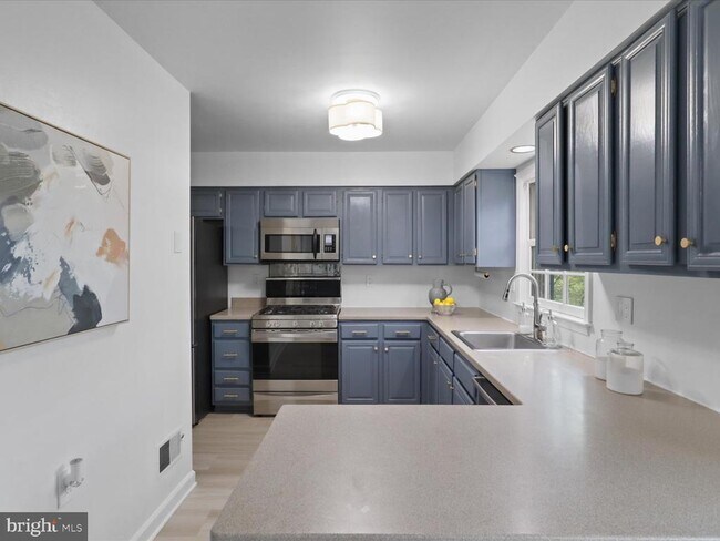 Building Photo - 3001 Federal Hill Dr