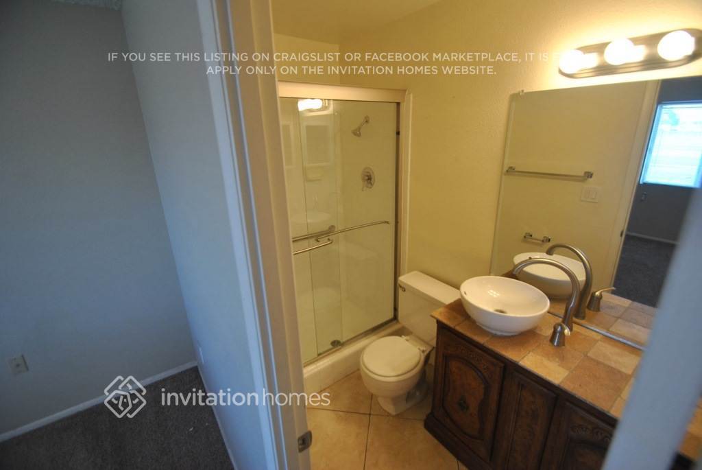 Building Photo - 3502 W Voltaire Ave