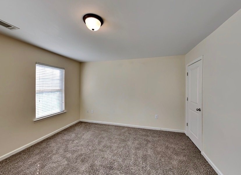 Building Photo - 2495 Valley Creek Dr