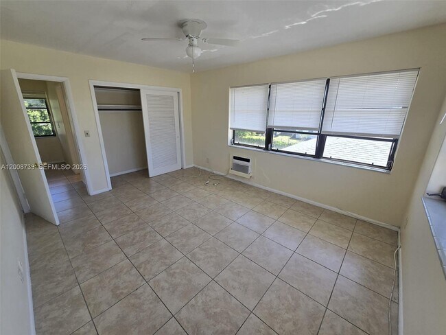 Building Photo - 2511 Plunkett St