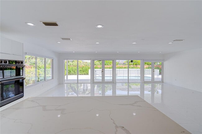 Building Photo - 773 Woodcrest Rd