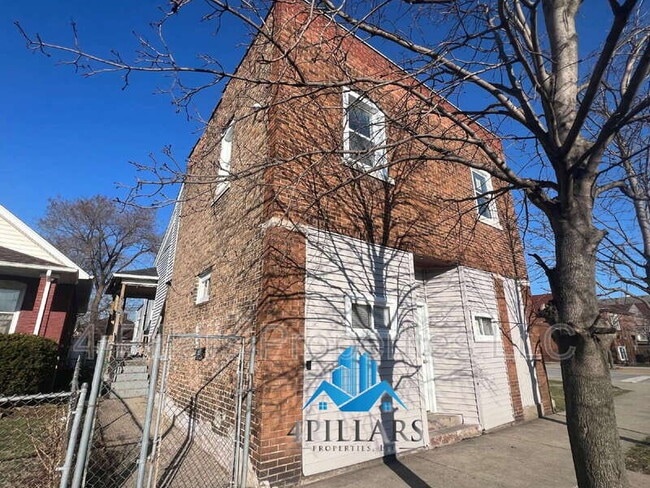 Building Photo - 3904 Deodar St