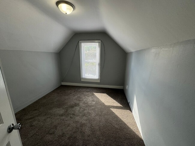 Building Photo - Newly Remodeled 2-Bed, 1-Bath Home in Hami...