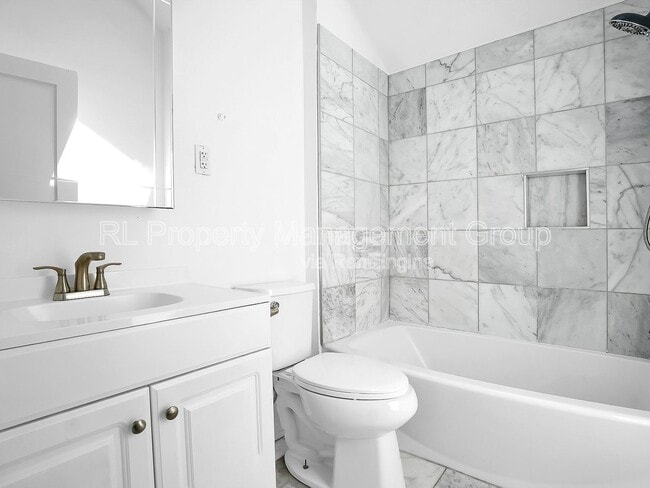 Building Photo - 914 Lockbourne Rd
