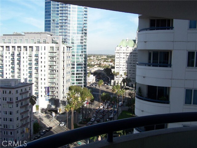Building Photo - 525 E Seaside Way