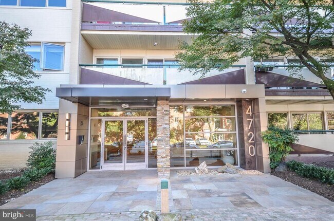 Building Photo - 4720 Chevy Chase Dr