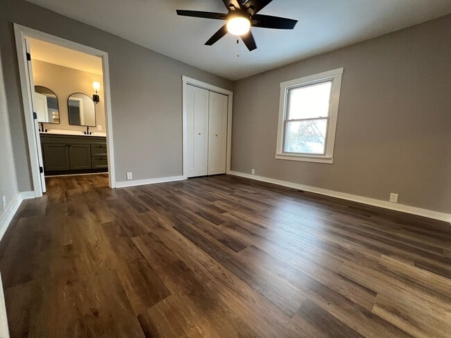 Building Photo - Remodeled Single Level 3 Bed, 2 Bath Home w/ 1 Car Garage