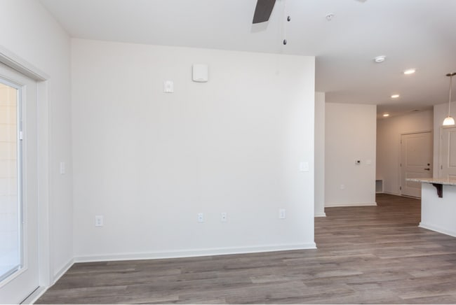 Building Photo - The Groves at 421 *Move In Special*