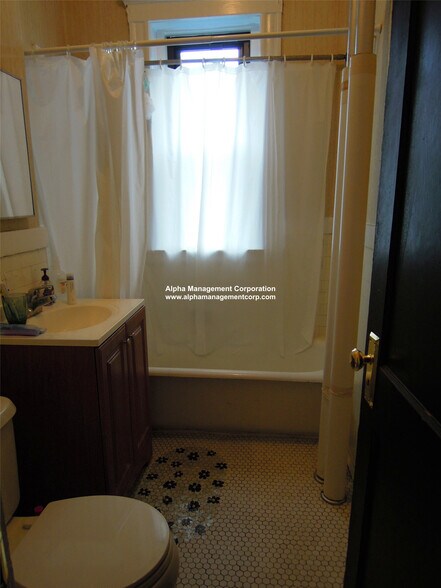 Building Photo - 17-19 Washington St. Unit 104