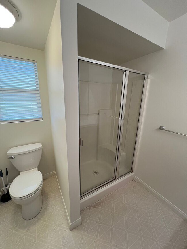 Building Photo - Cute North Bakersfield home!