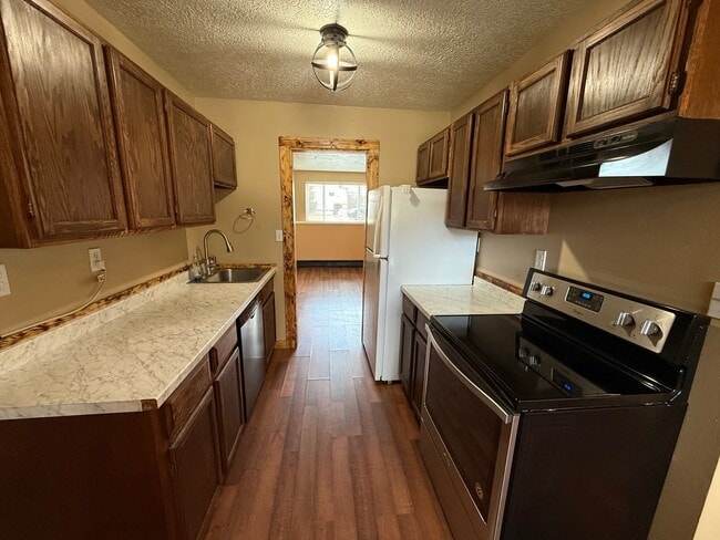 Building Photo - 310 N 9th Ave