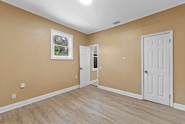 Building Photo - 166 Kingston Ave